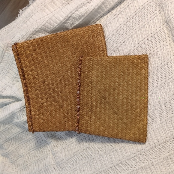 unbranded woven clutch - Picture 2 of 6